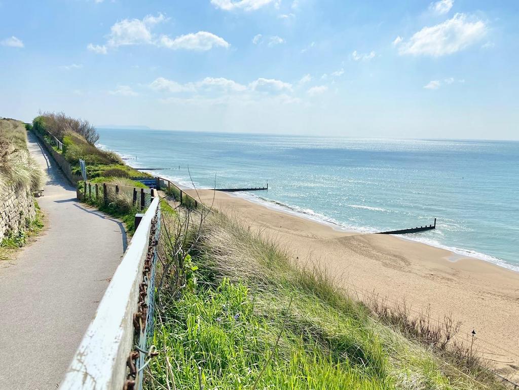 26 Clifton Road, Bournemouth BH6 3 bed apartment £350,000