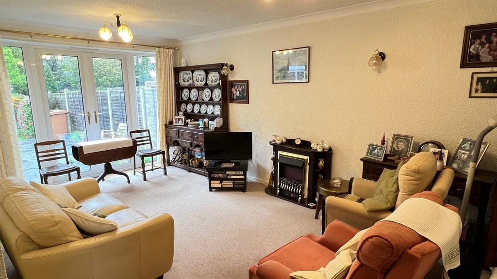 Larchwood Crescent, Streetly 2 bed semidetached bungalow for sale £