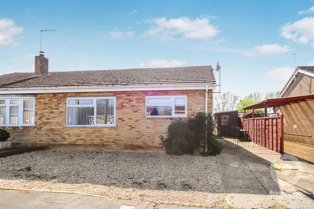 Old Vicarage Park, Narborough 3 bed semidetached bungalow for sale £