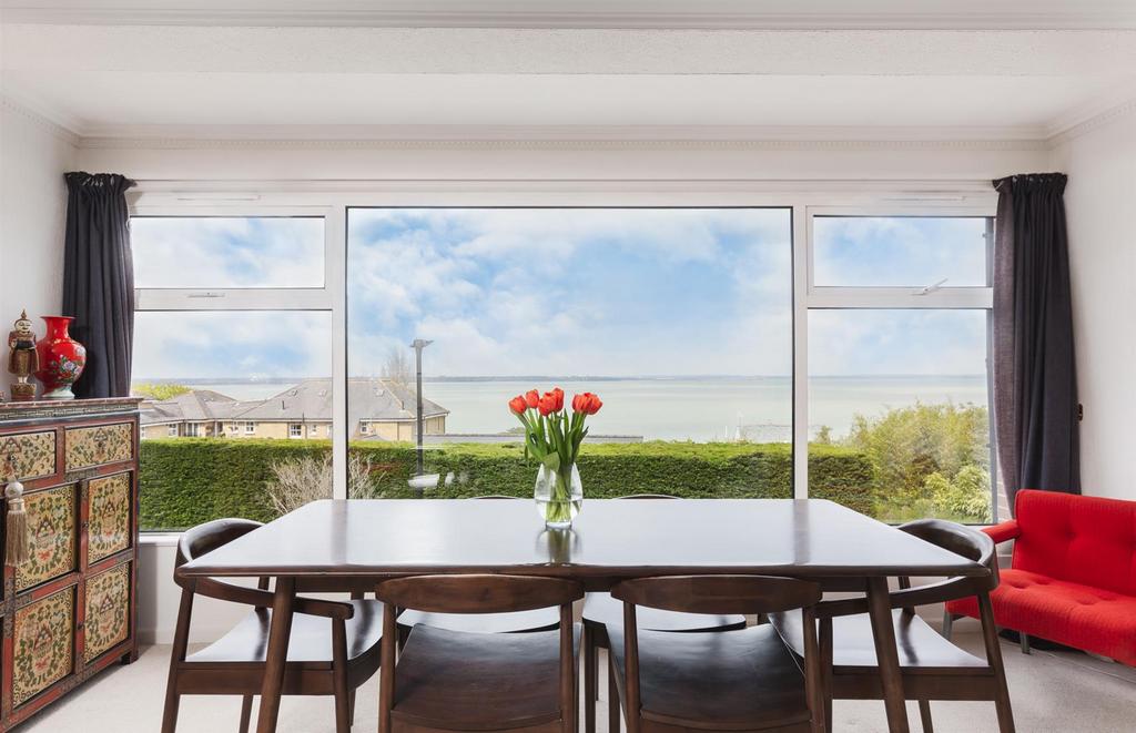 Cliff Road, Cowes 3 bed house for sale £575,000