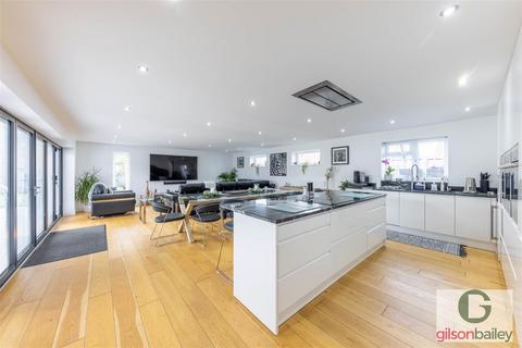77 Caistor Lane, Caistor St Edmund, Norwich, NR14 8RB