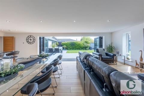 77 Caistor Lane, Caistor St Edmund, Norwich, NR14 8RB