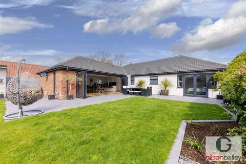 77 Caistor Lane, Caistor St Edmund, Norwich, NR14 8RB