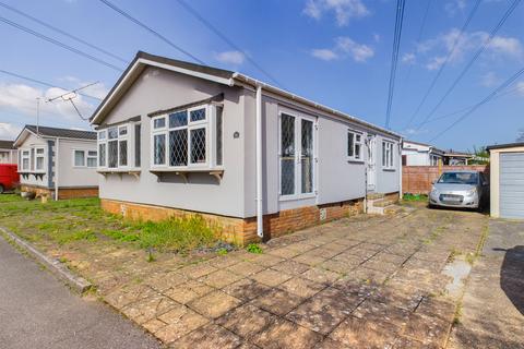 2 bedroom park home for sale, Wey Meadows, Weybridge, Surrey, KT13