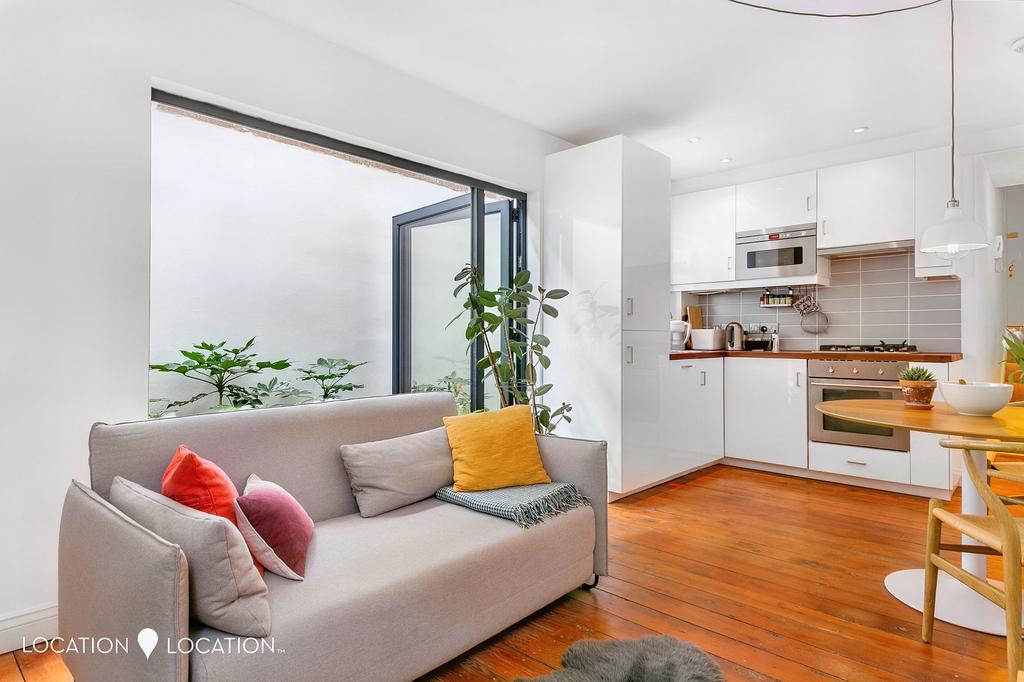 Chatsworth Road, London, E5 1 bed flat for sale £365,000