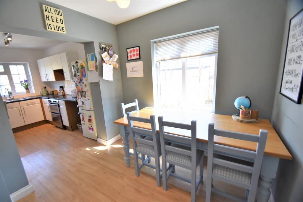 Sunnyside Road, Chesham, Buckinghamshire, HP5 2 bed apartment for sale £315,000