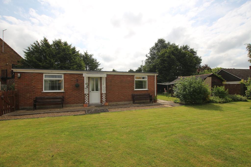 Sandhill, Littleport, Ely... 2 bed detached bungalow £950 pcm (£219 pw)