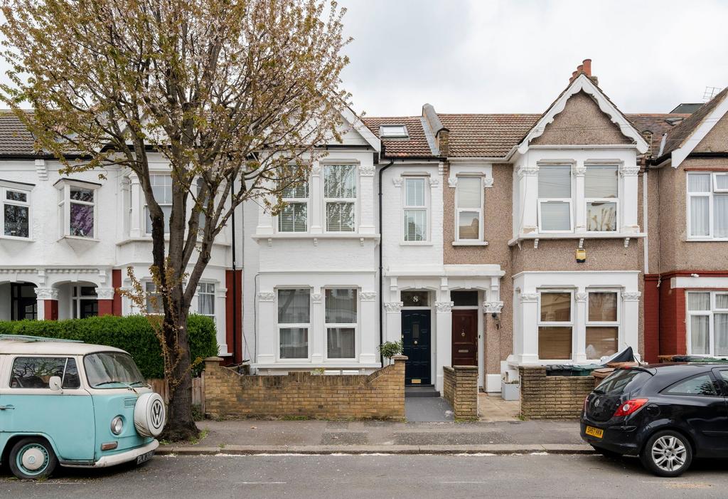 Leyton, London E10 2 bed flat for sale £465,000
