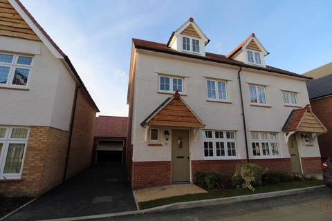 4 bedroom semi-detached house to rent, Parker Drive, Basildon, Essex, SS16 5LE