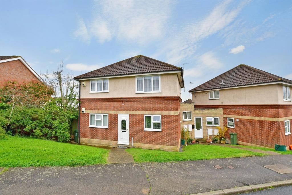 Seaview Avenue, Basildon, Essex 2 bed flat £220,000
