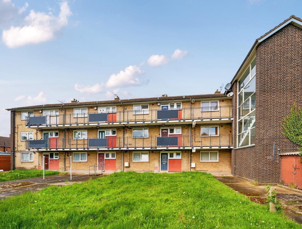 Langley, Berkshire, SL3 1 bed flat for sale £170,000