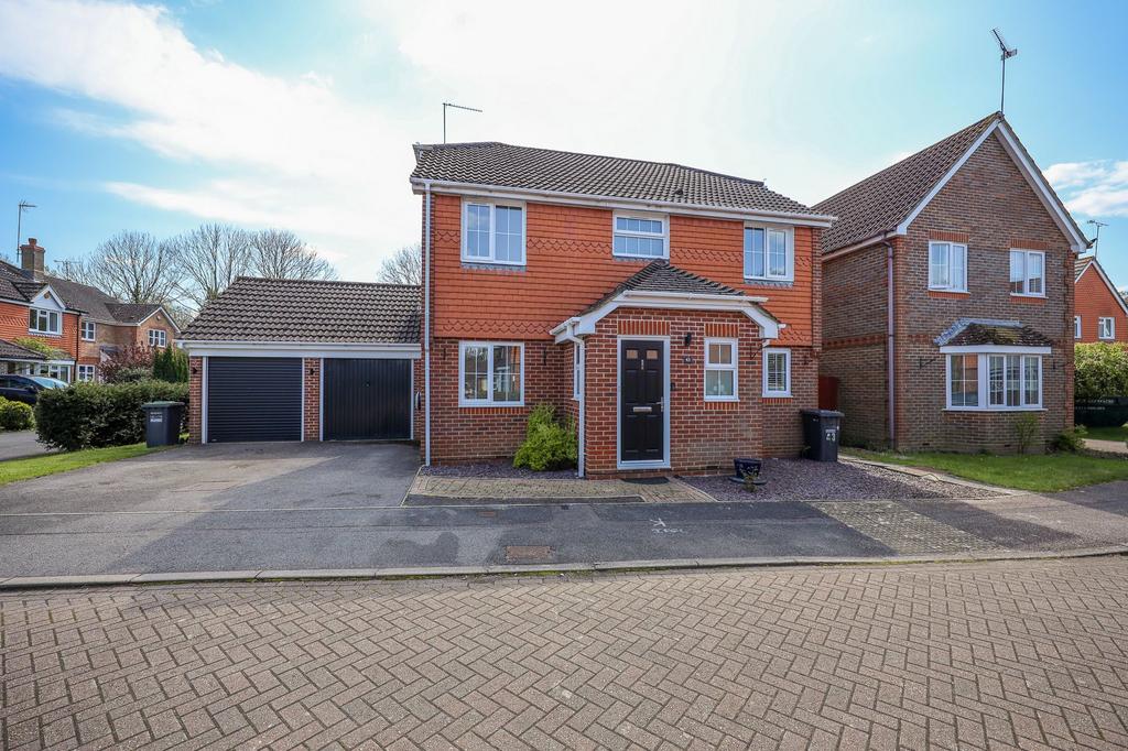 Pangdene Close, Burgess Hill, RH15 4 bed detached house for sale £600,000