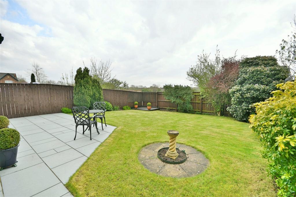 Largo Gardens, Darlington, DL1 3TP 4 bed detached house £290,000