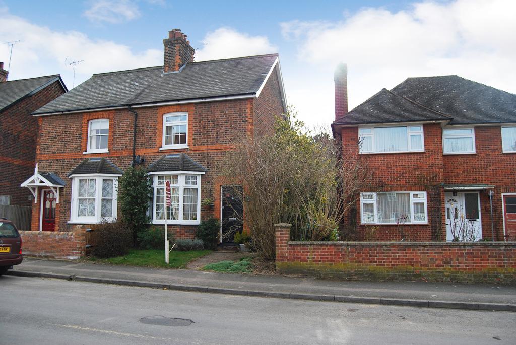 Pondcroft Road, Knebworth, SG3 2 bed semidetached house £1,400 pcm