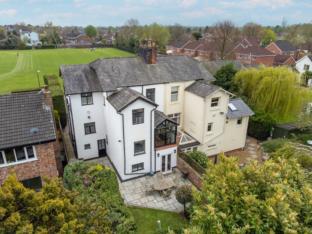 Moss Lane, Timperley, Altrincham, Cheshire, WA15 4 bed semidetached