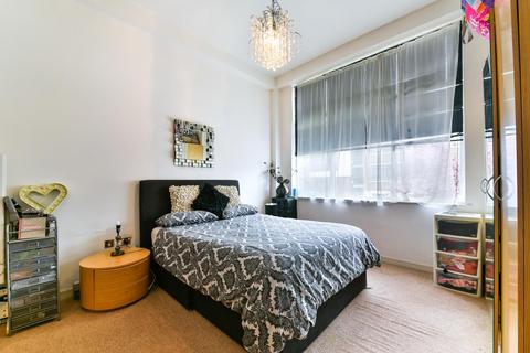 2 bedroom apartment for sale, Wallis House, Great west Road, Brentford, TW8