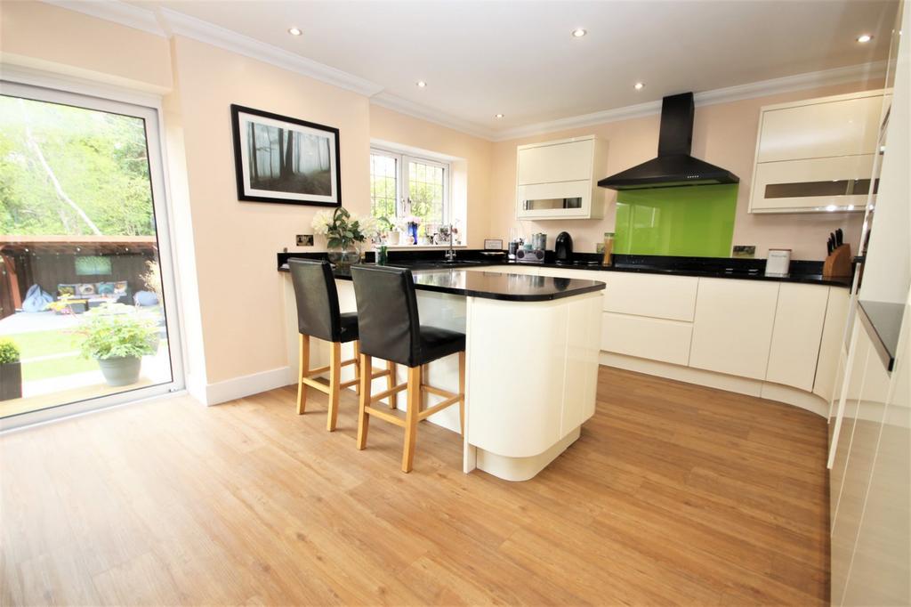 Edwina Drive, Poole, Dorset, BH17 4 bed detached house for sale £625,000