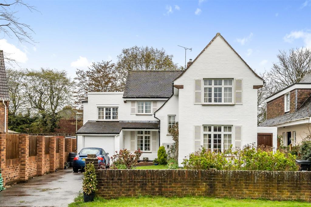 North Close, Wade Court, Havant, PO9 4 bed detached house £925,000