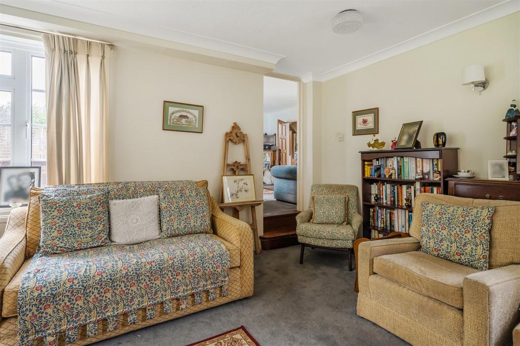 North Close, Wade Court, Havant, PO9 4 bed detached house £925,000