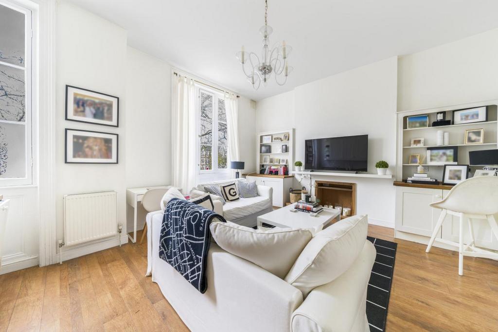 Lonsdale Square, Islington 1 bed flat for sale £600,000
