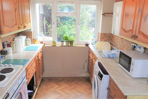 77 Longfellow Road, Worcester Park, KT4 8BE