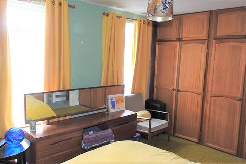 77 Longfellow Road, Worcester Park, KT4 8BE