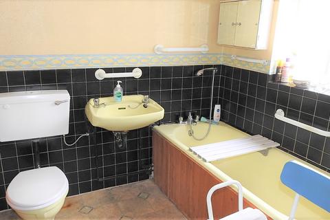 77 Longfellow Road, Worcester Park, KT4 8BE