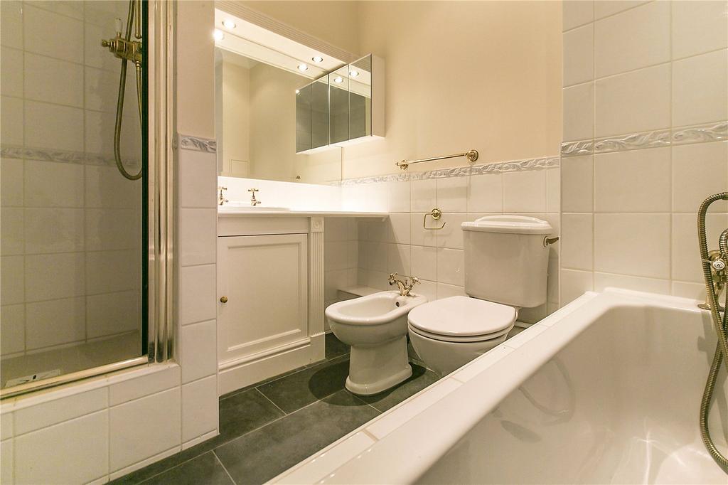 En-Suite Bathroom