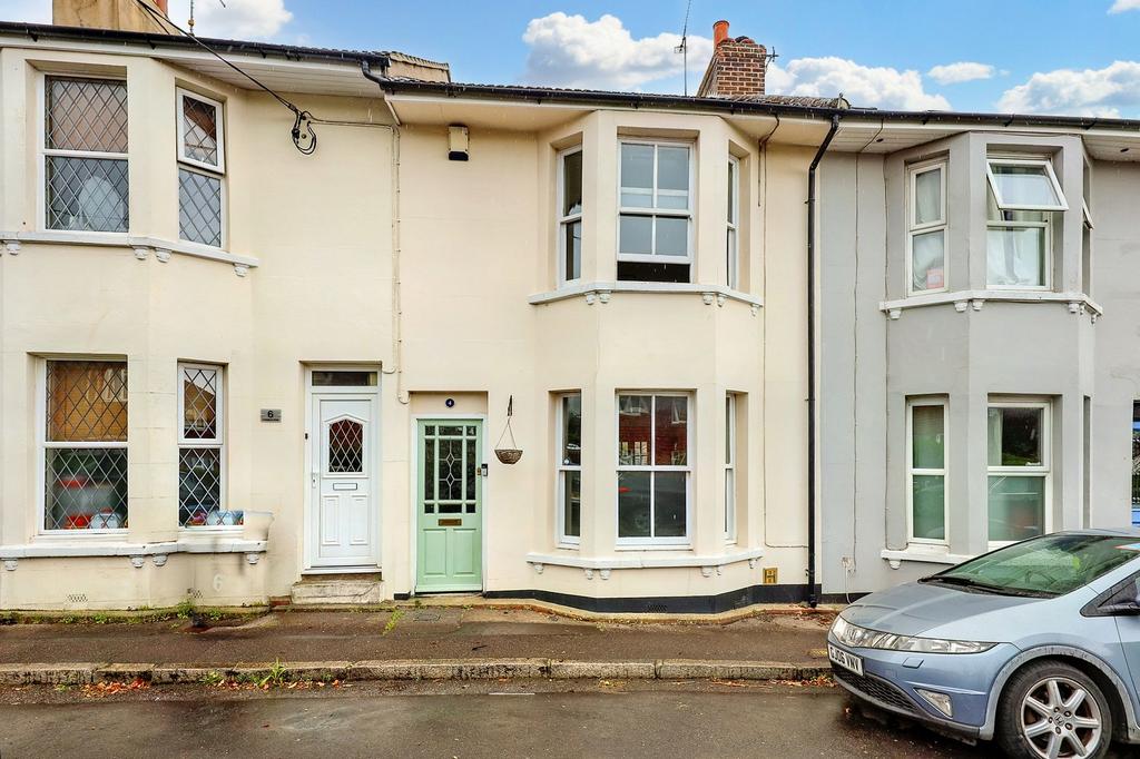 Livingstone Road, Burgess Hill, RH15 2 bed terraced house for sale £