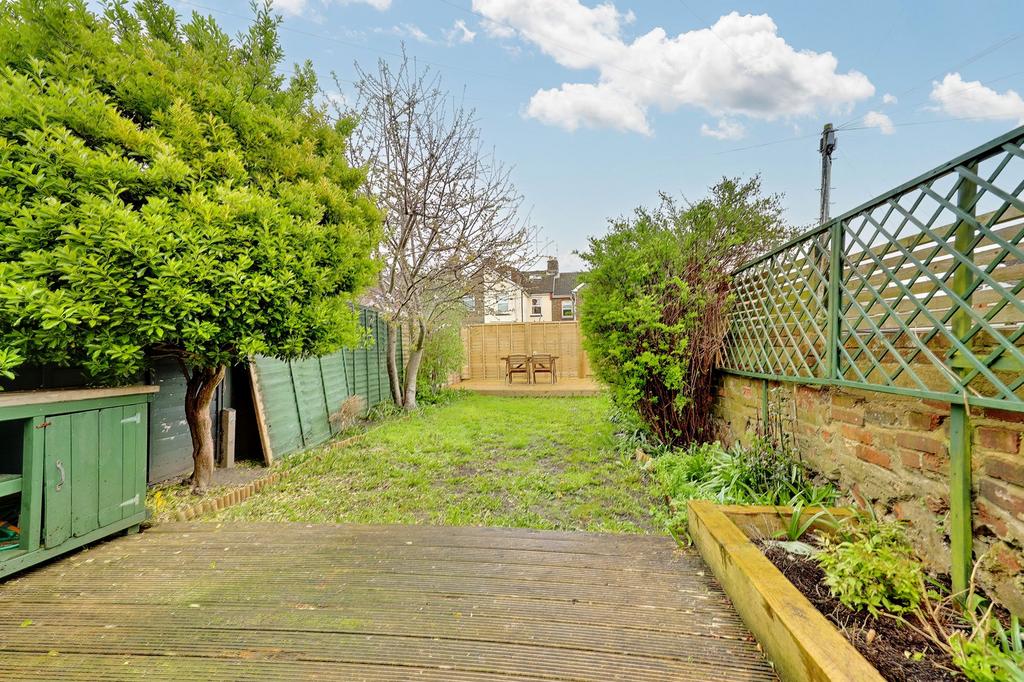 Livingstone Road, Burgess Hill, RH15 2 bed terraced house £350,000