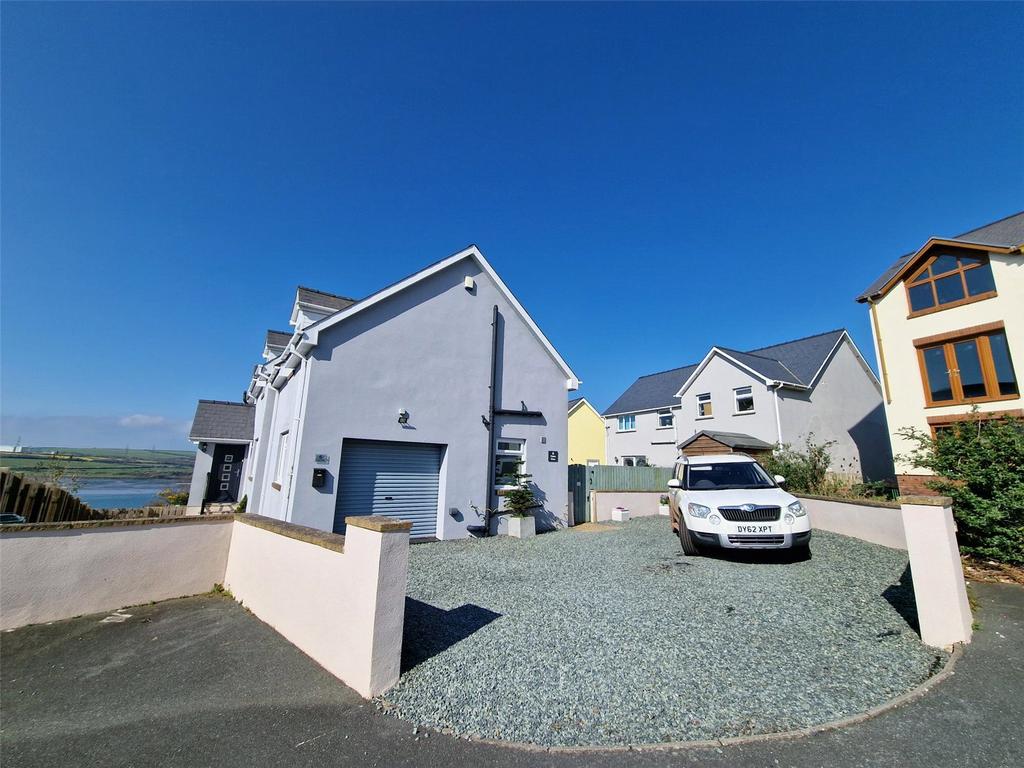 Haven Drive, Pennar, Pembroke Dock, Pembrokeshire, SA72 5 bed detached