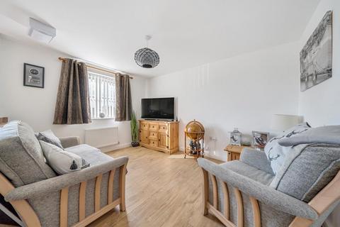 Flat 4, 1 Buttercup Close, Moreton-in-marsh, GL56 9PY