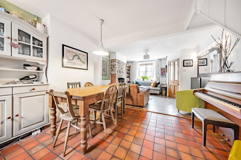 Gloucester Place, Witney, OX28 3 bed cottage £375,000