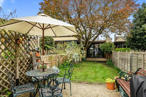 23 Gloucester Place, Witney, OX28 6LA