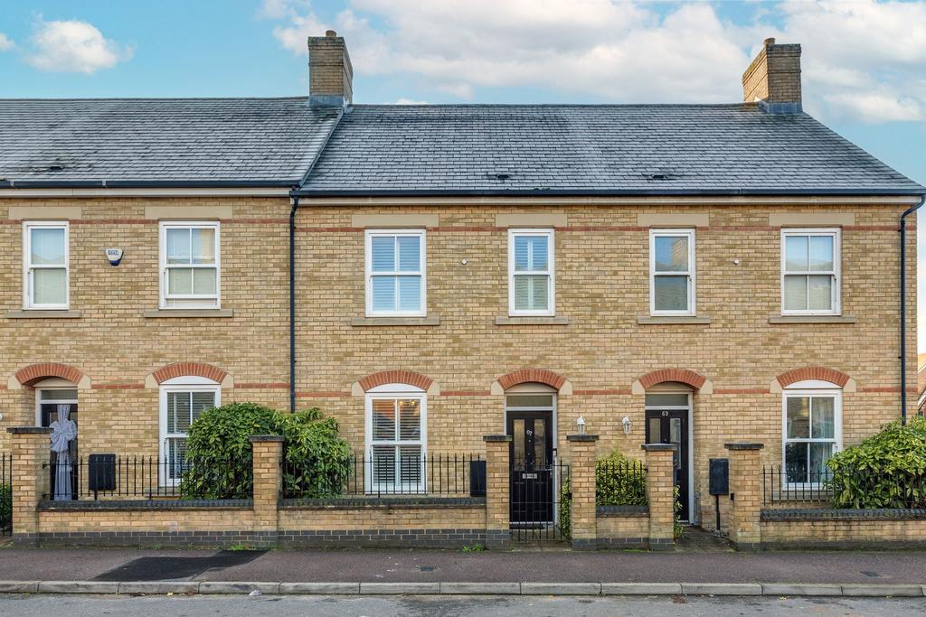 Fairfield, Hitchin SG5 3 bed terraced house £375,000