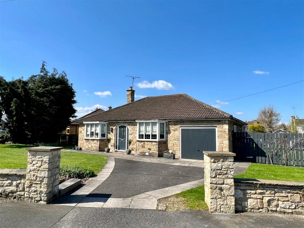 Wetherby, North Grove Crescent, LS22 2 bed detached bungalow for sale