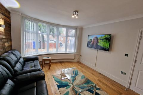 4 bedroom terraced house to rent, Mauldeth Road, Fallowfield