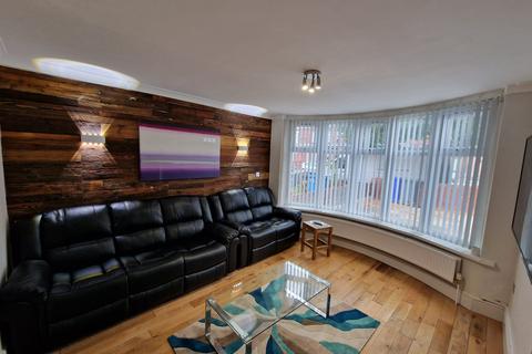 4 bedroom terraced house to rent, Mauldeth Road, Fallowfield