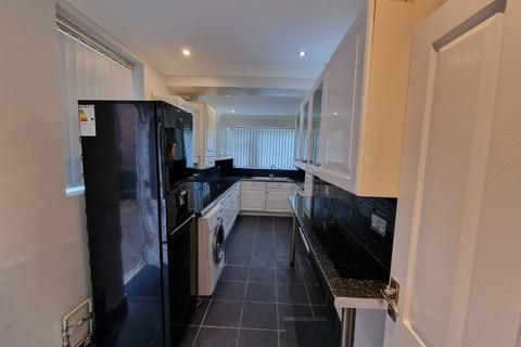 4 bedroom terraced house to rent, Mauldeth Road, Fallowfield