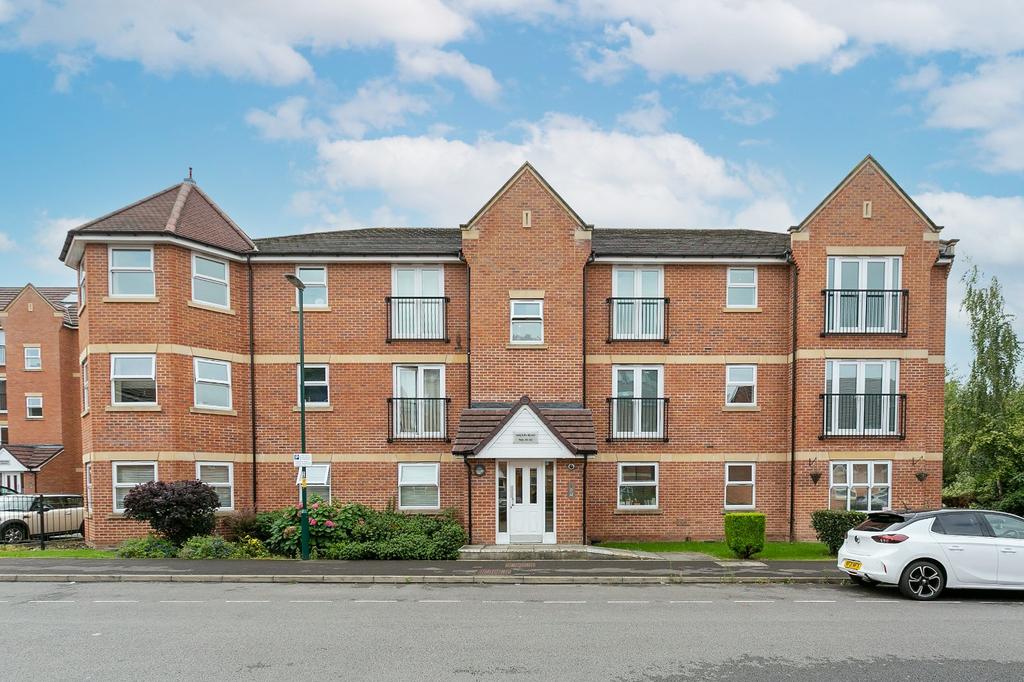 Walton Road, Bushey, Herts, WD23 2 bed apartment to rent £1,500 pcm