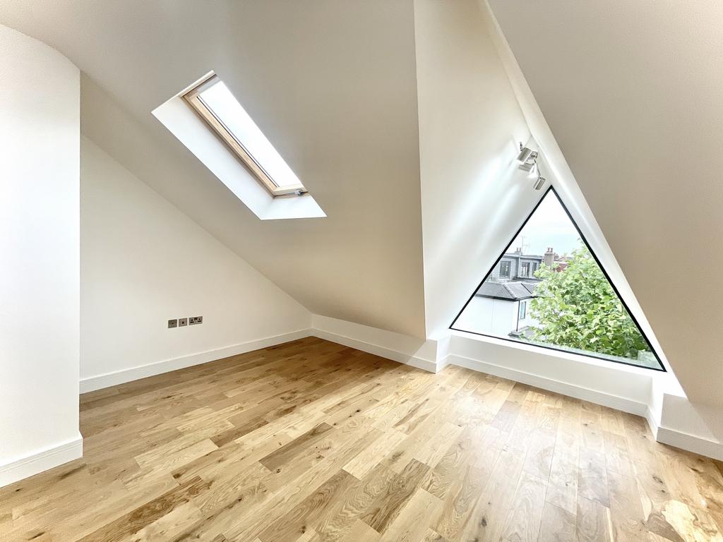 Beautiful Four Bedroom House to Rent in Muswell H