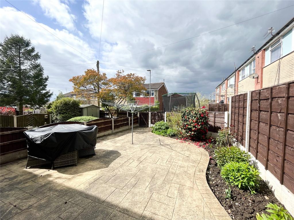 Cottingham Drive, AshtonunderLyne... 2 bed end of terrace house £