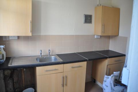 3 bedroom end of terrace house to rent, Holyhead, LL65