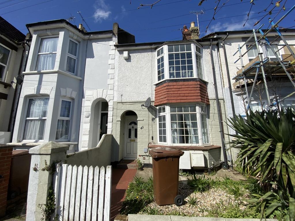 Rock Avenue, Gillingham, Kent, ME7 4 bed terraced house to rent £