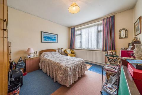 31 Lake Close, London, SW19 7EG