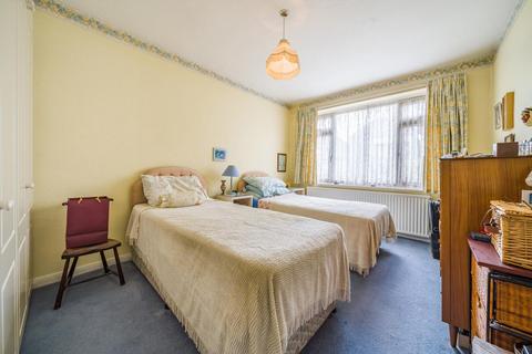 31 Lake Close, London, SW19 7EG