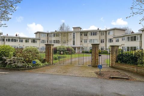 31 Lake Close, London, SW19 7EG