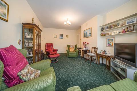 31 Lake Close, London, SW19 7EG