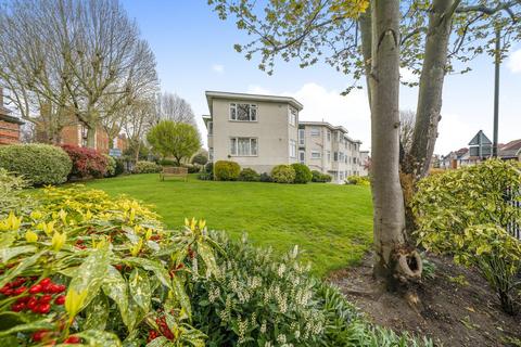 31 Lake Close, London, SW19 7EG