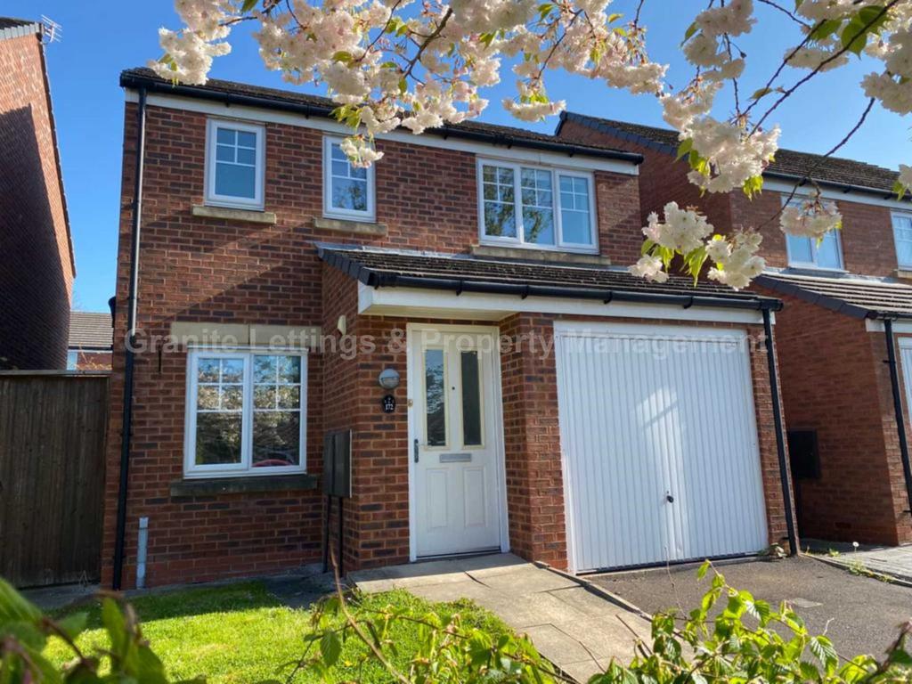 Broadway, Urmston, Manchester, M41 7NN 3 bed detached house £1,450